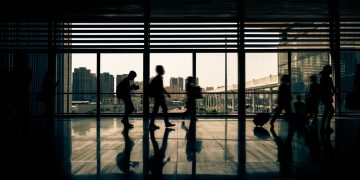 Πάνω από 2,5 δισ. ευρώ ξοδεύουν φέτος οι Ελληνες για ταξίδια στο εξωτερικό (πίνακας)