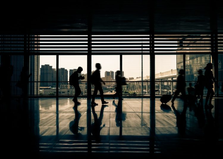 Πάνω από 2,5 δισ. ευρώ ξοδεύουν φέτος οι Ελληνες για ταξίδια στο εξωτερικό (πίνακας)