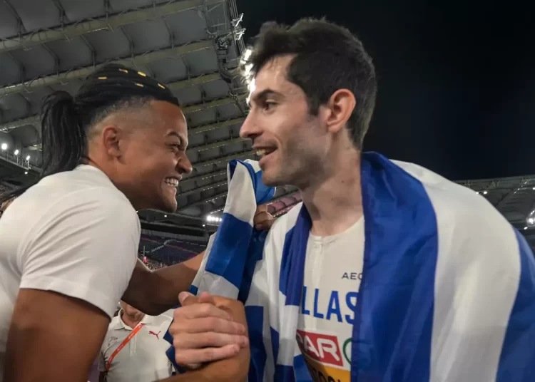 Εμμανουήλ Καραλής και Μίλτος Τεντόγλου έκαναν Χριστούγεννα στο γήπεδο και αντάλλαξαν ευχές