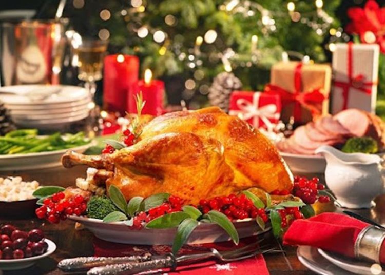 Ακρίβεια: Περισσότερα χρήματα κοστίζει και φέτος το γιορτινό τραπέζι