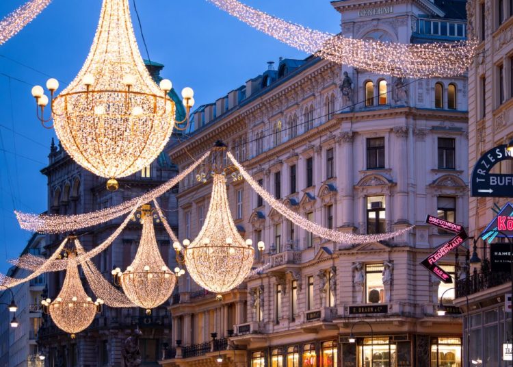 Πού θα ταξιδέψουν φέτος οι Έλληνες Χριστούγεννα και Πρωτοχρονιά