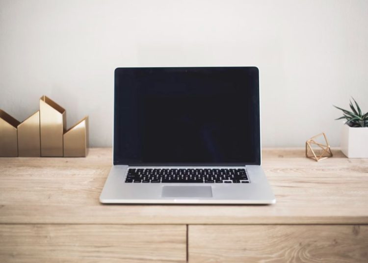 Επιχειρήσεις: Έρχεται επιδότηση εως 1600 ευρώ για laptop & tablet