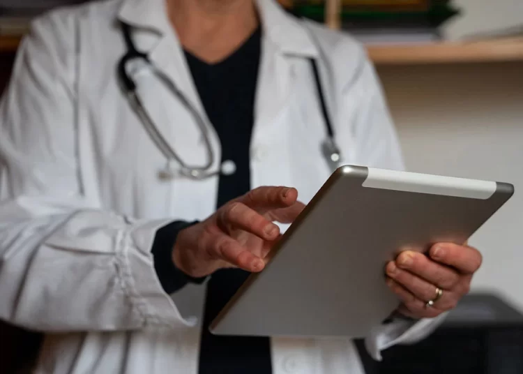 Εφάπαξ €40.000 σε νέους γιατρούς που θα επιλέξουν συγκεκριμένες ειδικότητες