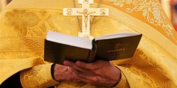 Ιερέας συνελήφθη για εξύβριση και ξυλοδαρμό της συντρόφου του στην Ηλεία