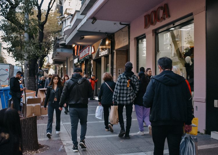 Το ωράριο και η λειτουργία καταστημάτων αυτή την εβδομάδα
