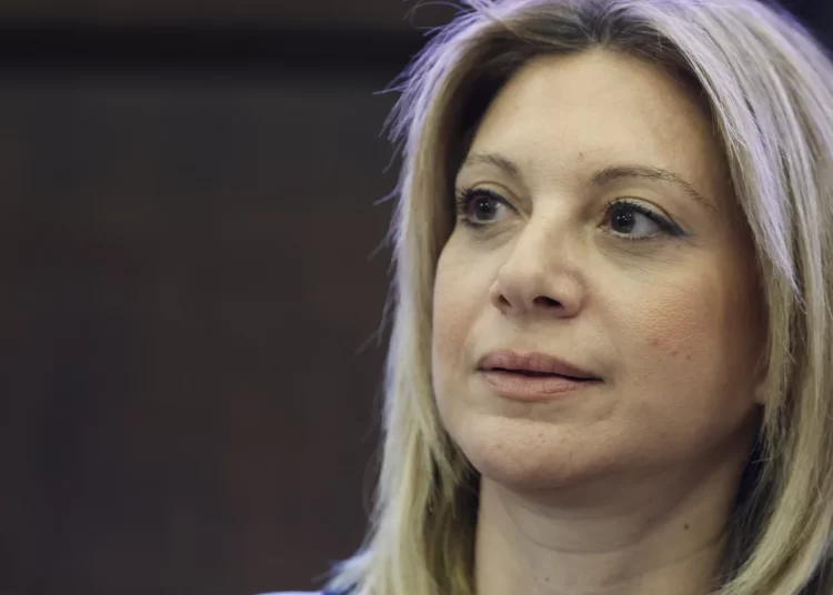 ΠτΔ: Καρυστιανού για υποψηφιότητα Τασούλα: «Όσοι συμβάλλουν στο μπάζωμα των Τεμπών, λαμβάνουν τα δώρα που τους αναλογούν»