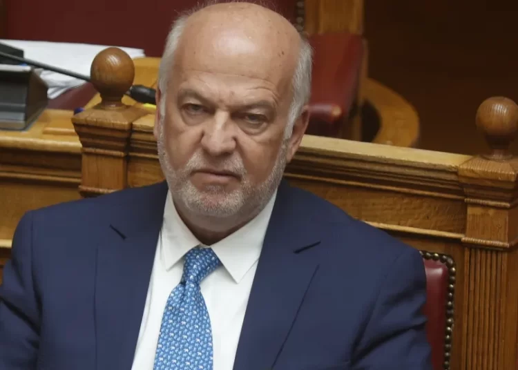 Ωμή διαστρέβλωση της πραγματικότητας από τον Φλωρίδη για το έγκλημα των Τεμπών