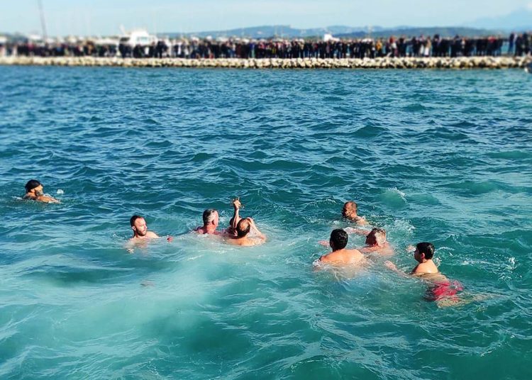 Κατάκολο: Με λαμπρότητα ο αγιασμός των Θεοφανείων (φωτο)