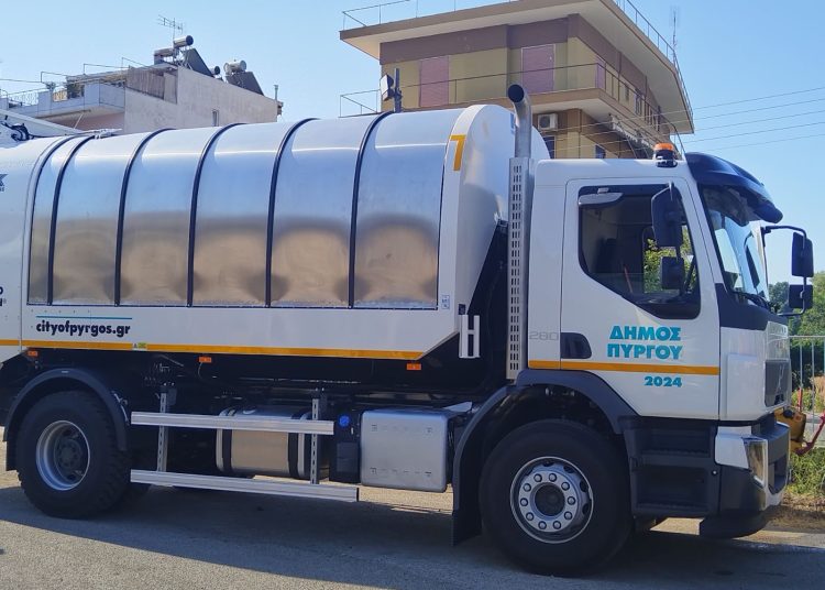 Ο Δήμος Πύργου ενισχύει τον εξοπλισμό καθαριότητας με νέους κάδους απορριμμάτων και απορριμματοφόρο