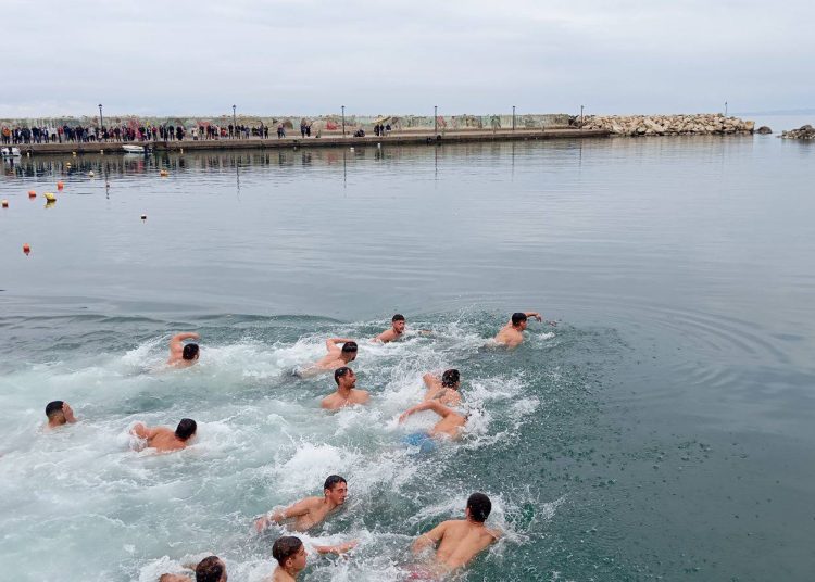 Με κάθε επισημότητα και λαμπρότητα γιόρτασε φέτος τα Άγια Θεοφάνεια ο Δήμος Ήλιδας, στο αλιευτικό καταφύγιο του Παλουκίου (φωτο)