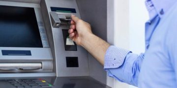 Ποιες προμήθειες μειώνονται στις τραπεζικές συναλλαγές από τη Δευτέρα 20/01