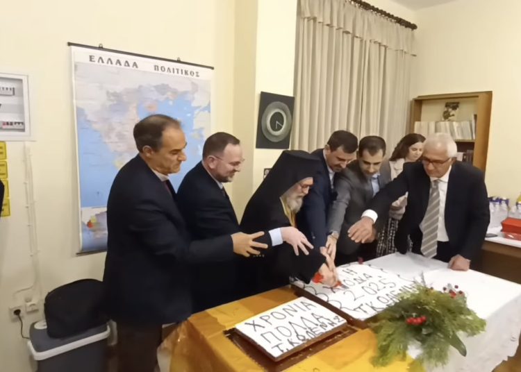 ‘Ωλενα: Έκοψαν την πίτα του χωριού με παρουσία επισήμων