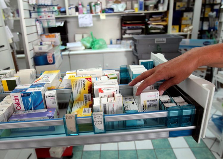 Υπό διάλυση η Υγεία: Πατέρας διένυσε 140 χλμ για να βρει φάρμακο για το παιδί του