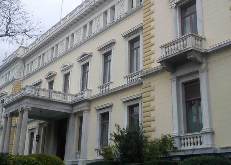 Σκληρό πόκερ για τον Πρόεδρο της Δημοκρατίας – Όλο το παρασκήνιο