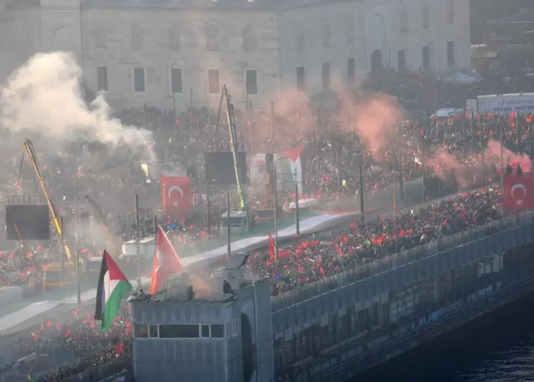 Κωνσταντινούπολη: Τεράστια συγκέντρωση υπέρ των Παλαιστίνιων – «Όπως απελευθερώσαμε την Αγία Σοφιά θα κάνουμε με το Αλ Ακσά»