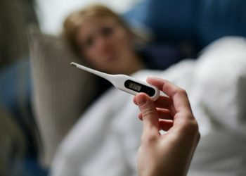 «Κοκτέιλ» αναπνευστικών ιών: Σαρώνει η γρίπη Α – Τι συνιστούν οι ειδικοί