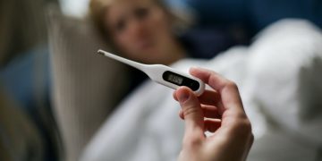 «Κοκτέιλ» αναπνευστικών ιών: Σαρώνει η γρίπη Α – Τι συνιστούν οι ειδικοί