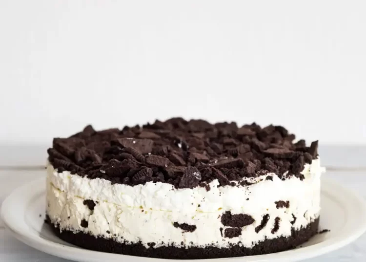 Cheesecake Oreo με επικάλυψη γκανάς λευκής σοκολάτας