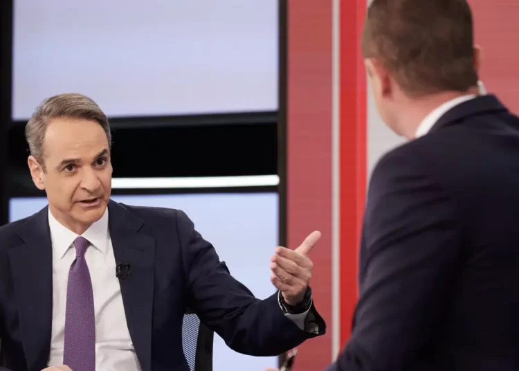 Μητσοτάκης για Τέμπη: Έκανα λάθος, υπάρχει ενδεχόμενο το τρένο να μετέφερε κάτι ύποπτο-Η κ. Καρυστιανού έχασε το παιδί της, σκύβω το κεφάλι