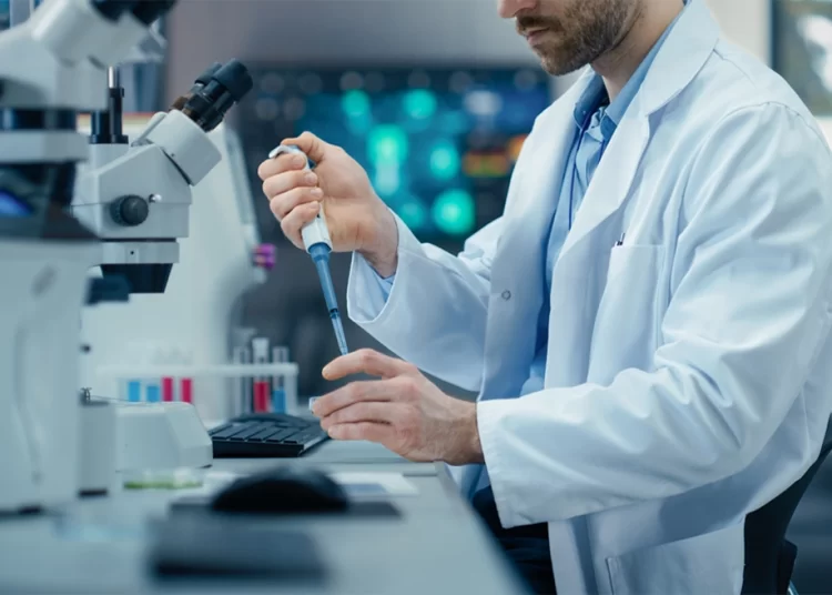 Ψυχραιμία, ο μεταπνευμονοϊός δεν είναι η επιστροφή του Covid, λένε οι ειδικοί – Οι συστάσεις και οι κίνδυνοι για τις ευπαθείς ομάδες