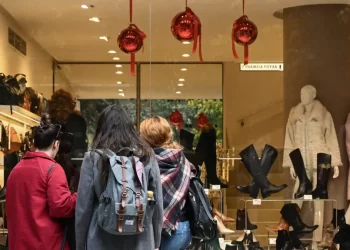 Τη Δευτέρα 13/1 η επίσημη έναρξη των χειμερινών εκπτώσεων του 2025