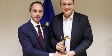 Συνάντηση Δημάρχου Ολυμπίας με Τζιτζικώστα στις Βρυξέλλες: Τουρισμός & ανάπτυξη τα θέματα