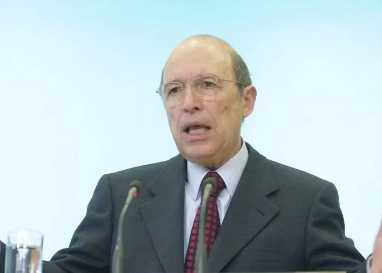 Το τελευταίο αντίο στον Κώστα Σημίτη, με τιμές εν ενεργεία πρωθυπουργού