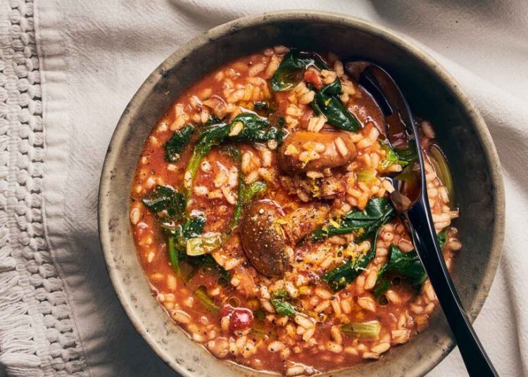 Σπανακόρυζο κοκκινιστό με μανιτάρια