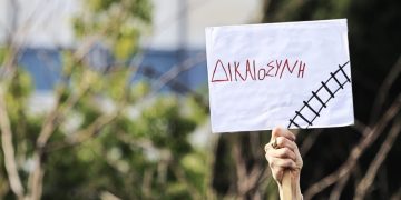 Politico – Έγκλημα Τέμπη: Πιθανή ποινική ευθύνη δύο πρώην υπουργών Μεταφορών