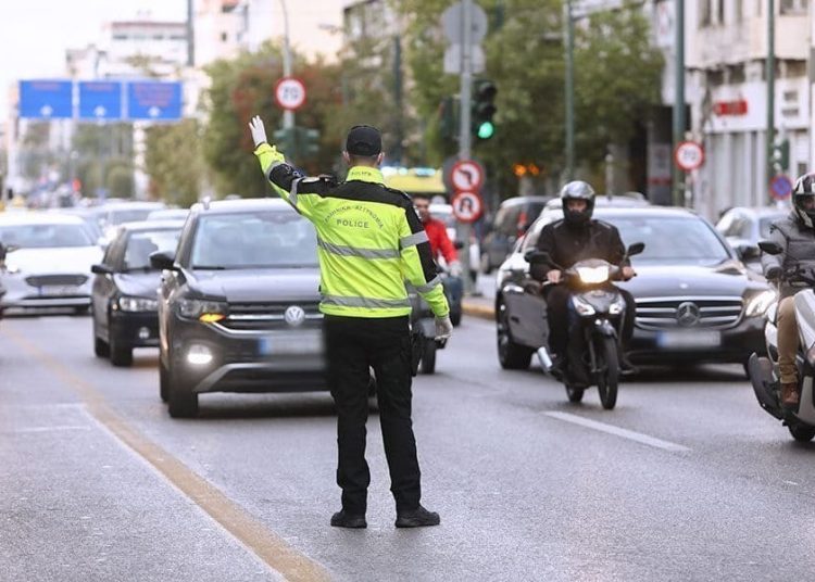 Νέος ΚΟΚ: Η παράβαση που μπορεί να σας κοστίσει 2.000 ευρώ και το δίπλωμα