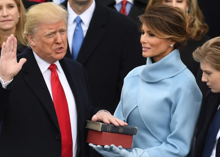 Μέσα στο Καπιτώλιο λόγω πολικού ψύχους η ορκωμοσία Τραμπ – Δεκάδες χιλιάδες αστυνομικοί και «τείχος» 48 χλμ από κάγκελα