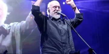 Διονύσης Σαββόπουλος: Η γενναία εξομολόγηση για τη μάχη του με τον καρκίνο