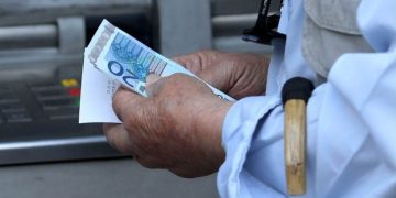 Συντάξεις Απριλίου: Οι επικρατέστερες ημερομηνίες πληρωμών – Πότε θα δουν χρήματα οι δικαιούχοι