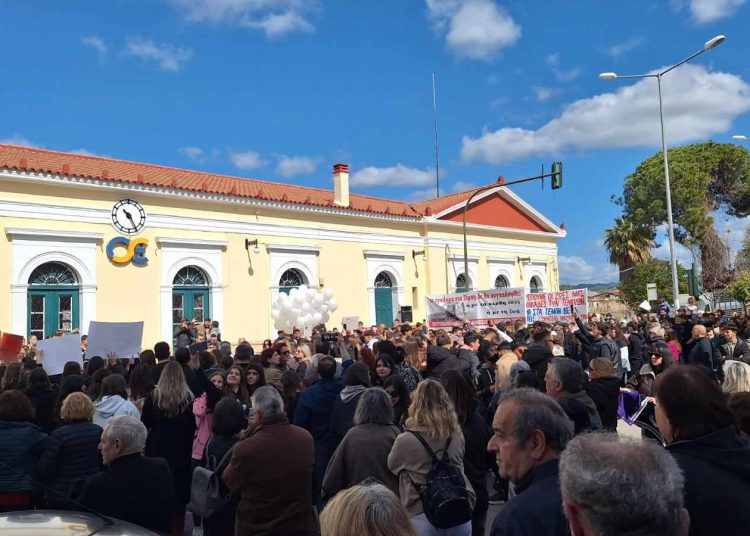 Βούλιαξε από κόσμο ο Πύργος-Όχι στη συγκάλυψη για το έγκλημα στα Τέμπη (ΦΩΤΟ)