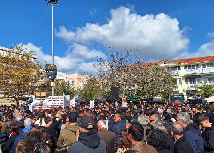 Βούλιαξε από κόσμο ο Πύργος-Όχι στη συγκάλυψη για το έγκλημα στα Τέμπη (ΦΩΤΟ)