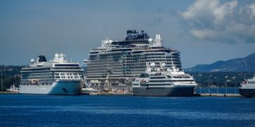 Σαντορίνη: Τι θα συμβεί με τις κρουαζιέρες – Οι εναλλακτικοί νησιωτικοί προορισμοί