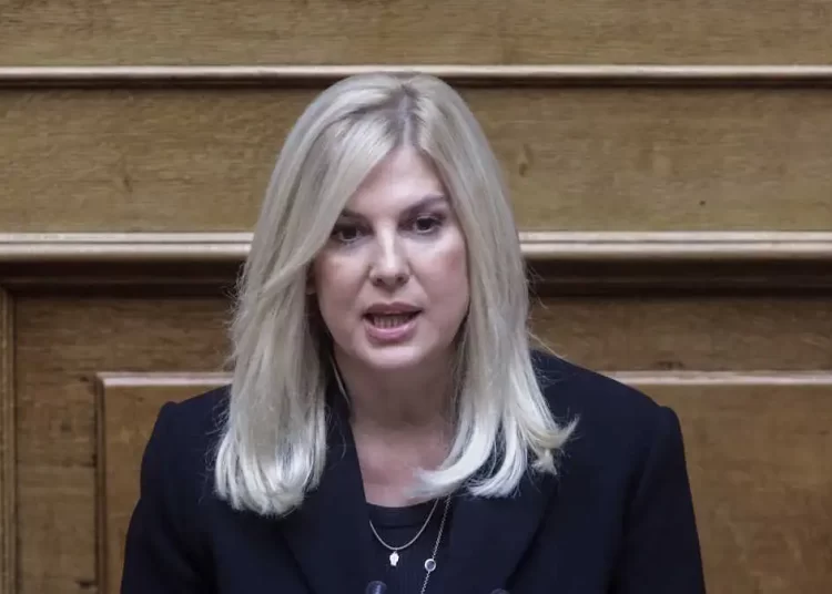 Η Ράνια Θρασκιά στο ΠΑΣΟΚ: Τη Δευτέρα συναντάται με τον Νίκο Ανδρουλάκη στη Θεσσαλονίκη