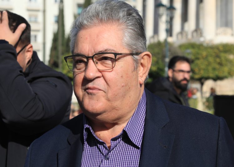 Δημήτρης Κουτσούμπας: O Κυριάκος Μητσοτάκης «εξακολουθεί να προκαλεί το λαϊκό αίσθημα για δικαιοσύνη».