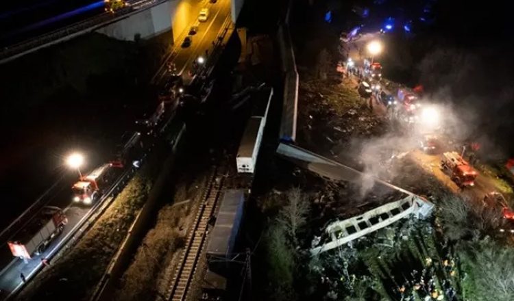 Τέμπη: Αλαλούμ μεταξύ πυροσβεστικής και αστυνομίας στον χώρο του δυστυχήματος