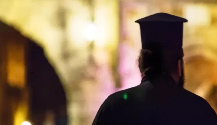 Συγγρού: Ιερέας τα «έσπασε» στα μπουζούκια την Τσικνοπέμπτη με λογαριασμό 2.000 ευρώ!