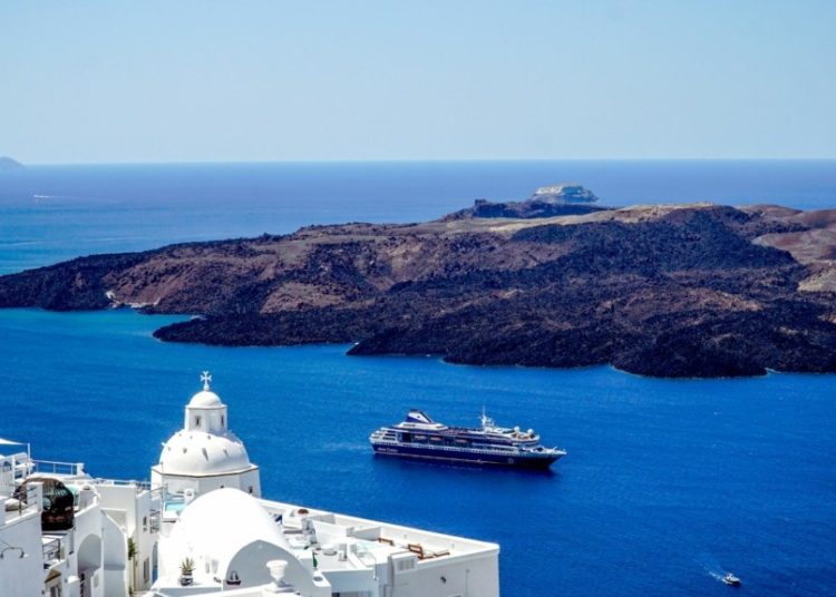 Κυκλάδες: Η καλντέρα Σαντορίνης έχει ανυψωθεί 4 εκατοστά & μετακινείται