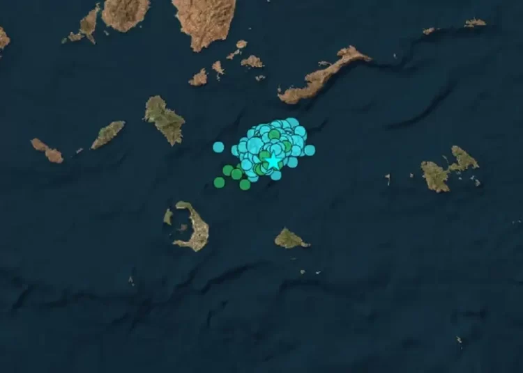 Ισχυρός σεισμός 5,2 Ρίχτερ στις Κυκλάδες ανάμεσα σε Σαντορίνη και Αμοργό-«Φούσκωσε το ηφαίστειο»