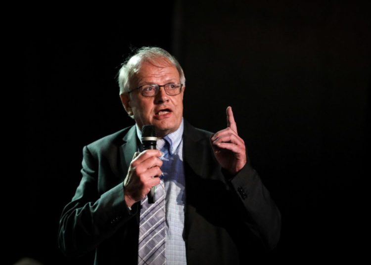 Παραιτήθηκε ο Τσελέντης-Καταγγέλλει πολιτικές παρεμβάσεις