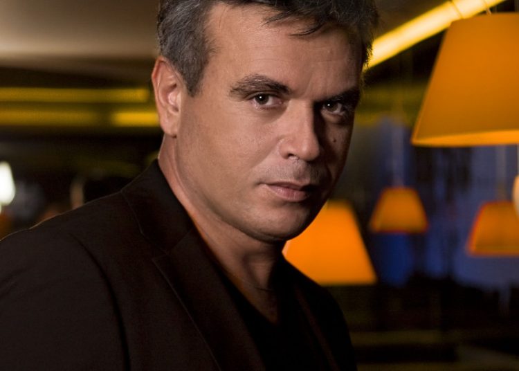 Πέθανε ο τραγουδιστής Μανώλης Λιδάκης