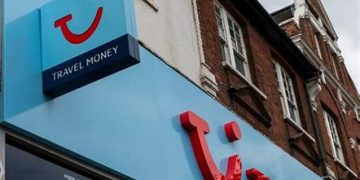 TUI: Η Ελλάδα μεταξύ των 3 πιο δημοφιλών τουριστικών προορισμών για το καλοκαίρι του 2025