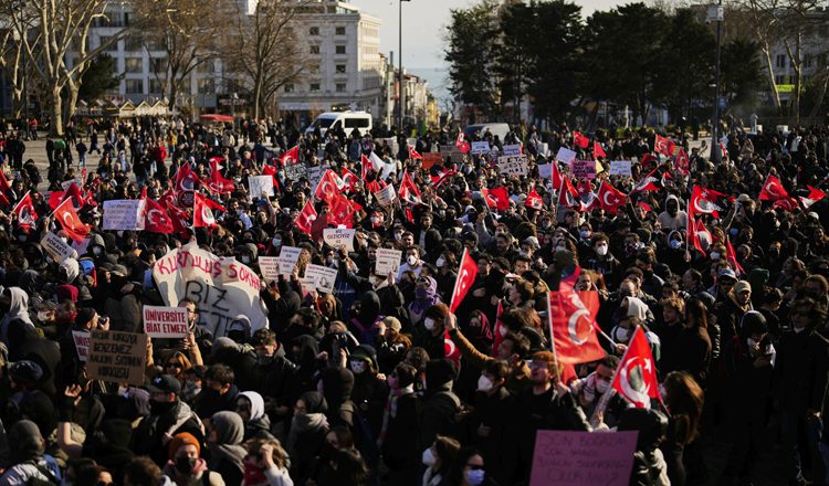 Την προφυλάκιση Ιμάμογλου ζήτησαν οι εισαγγελείς