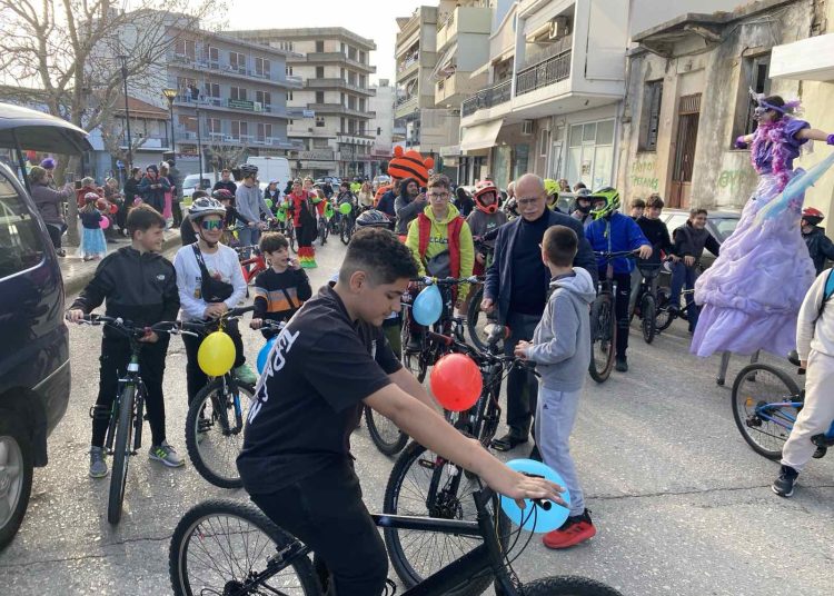 Μικροί και μεγάλοι απόλαυσαν βόλτα με το ποδήλατο στον Πύργο