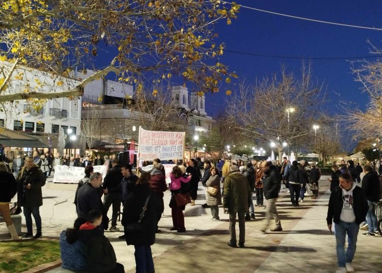 Πύργος: Ξανά στους δρόμους πολίτες κατά της συγκάλυψης για τα Τέμπη
