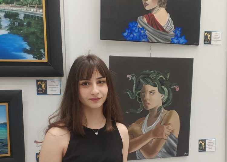 Η Ηλεία 18χρονη Βίβιαν Δαούτη βραβεύτηκε σε διαγωνισμό Τέχνης