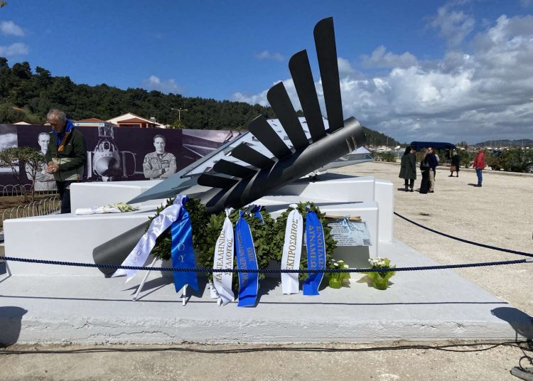 Ο Δήμος Πύργου τίμησε τους πεσόντες πιλότους στο Κατάκολο-Εντυπωσιακό το μνημείο